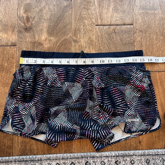 Patagonia women’s nine trails running shorts size small - Picture 9 of 10